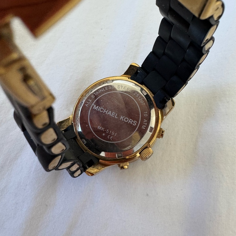 Michael Kors Women's Runway Black Dial Watch MK5191 - Picture 4 of 6